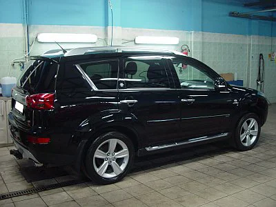 Peugeot 4007 - renovace a ochrana laku - detail 3