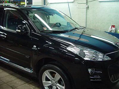 Peugeot 4007 - renovace a ochrana laku - detail 6