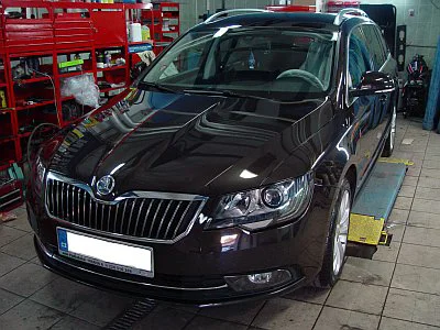 Škoda Super kombi II - renovace laku - detail 1