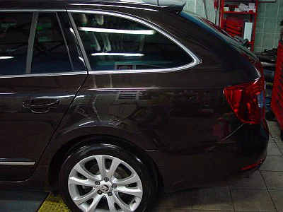 Škoda Super kombi II - renovace laku - detail 3