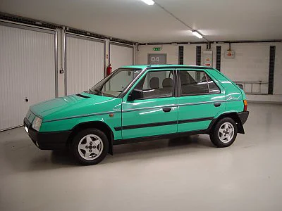 Škoda Favorit - leštění a ochrana laku - detail 2