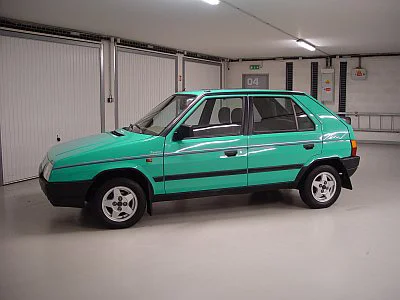 Škoda Favorit - leštění a ochrana laku - detail 3