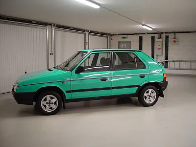 Škoda Favorit - leštění a ochrana laku - detail 4