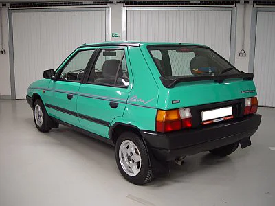 Škoda Favorit - leštění a ochrana laku - detail 5