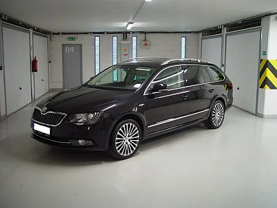 Škoda Superb II kombi Laurin Klement - jarní make up - detail 1