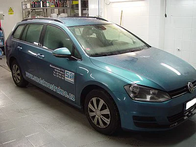 VW Golf Variant - odstranění polepů a renovace laku - detail 1