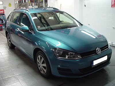 VW Golf Variant - odstranění polepů a renovace laku - detail 3