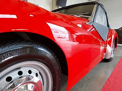 Triumph TR3 - vícekroková renovace laku - detail 8