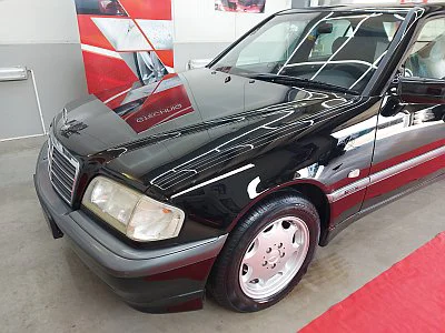 Mercedes C 200 - vícekrokové leštění a ochrana laku - detail 2