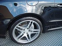 Poškrábaný lak z myčky