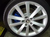 Škoda Octavia Laurin Klement - lakování přední masky a brzdových třmenů