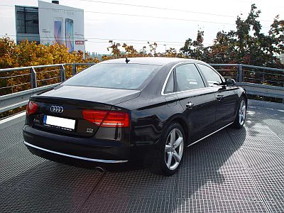 Audi A8 L - ruční mytí, čištění a voskování karoserie - detail 3