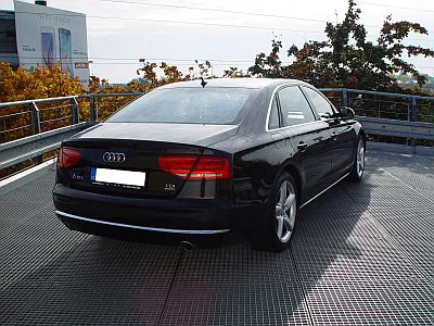 Audi A8 L - ruční mytí, čištění a voskování karoserie - detail 6