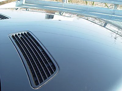 Mercedes CL63 vs. kočka - detail 2