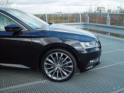 Rozleštění laku - Škoda Superb III Laurin&Klement - detail 3