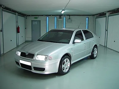 Škoda Octavia I s nájezdem 325 000 km - rozleštění laku - detail 1